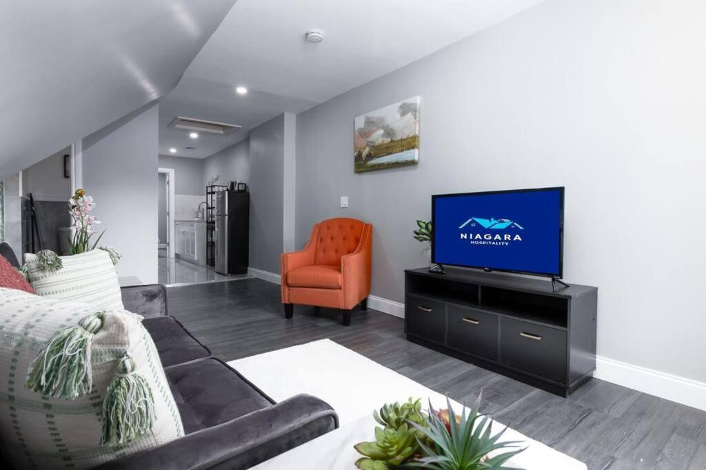 Cozy Micro Apartment, Minutes From Falls Niagara Falls Exterior photo